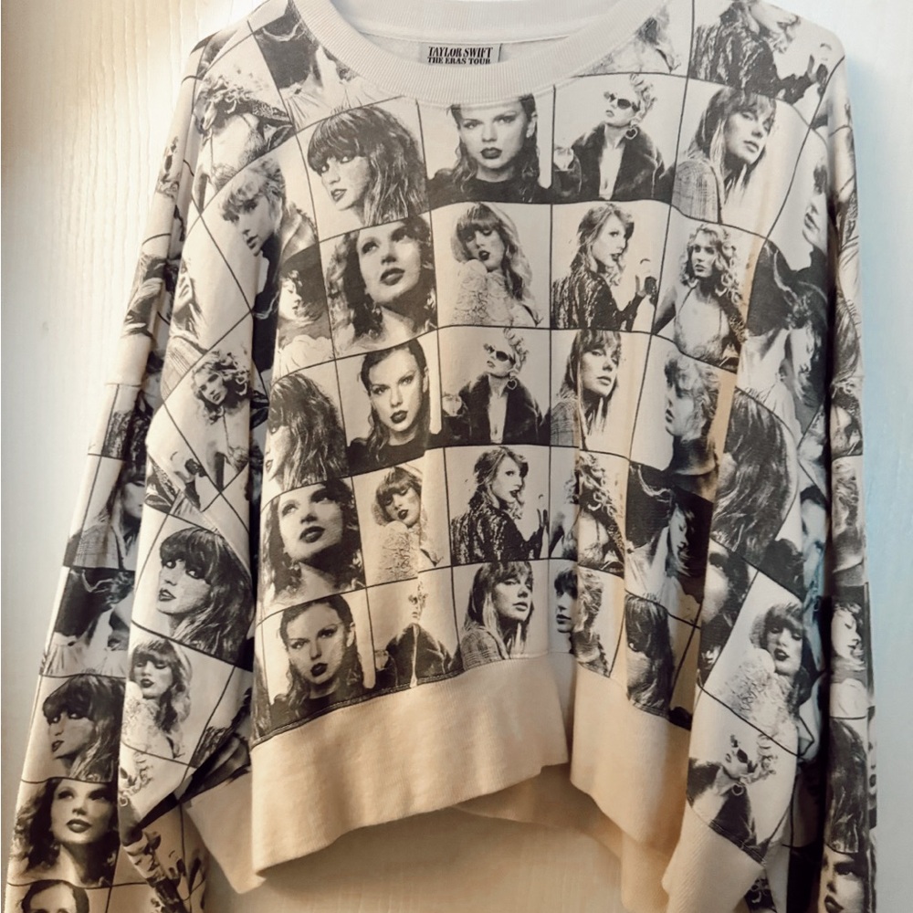 Taylor Swift | THE ERAS TOUR | Beige Cropped Sweatshirt Small